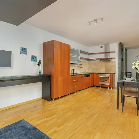 Beautiful & Spacious Strzalowa Near Centre By Renters Lägenhet