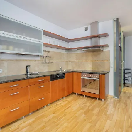 Beautiful & Spacious Strzalowa Near Centre By Renters Poznań