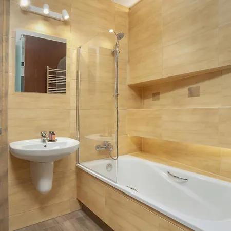 Beautiful & Spacious Strzalowa Near Centre By Renters بوزنان