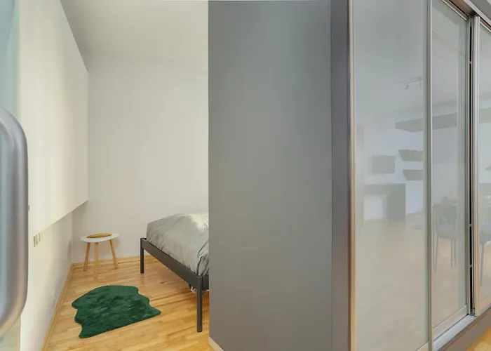 Appartement Beautiful & Spacious Strzalowa Near Centre By Renters Poznań