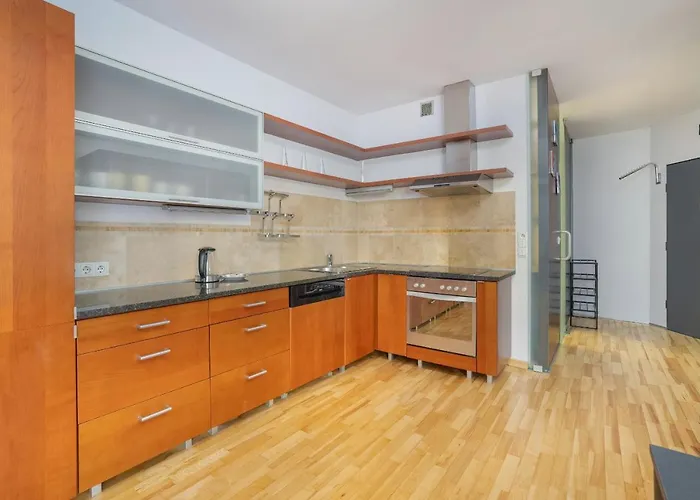 Beautiful & Spacious Strzalowa Near Centre By Renters Poznań