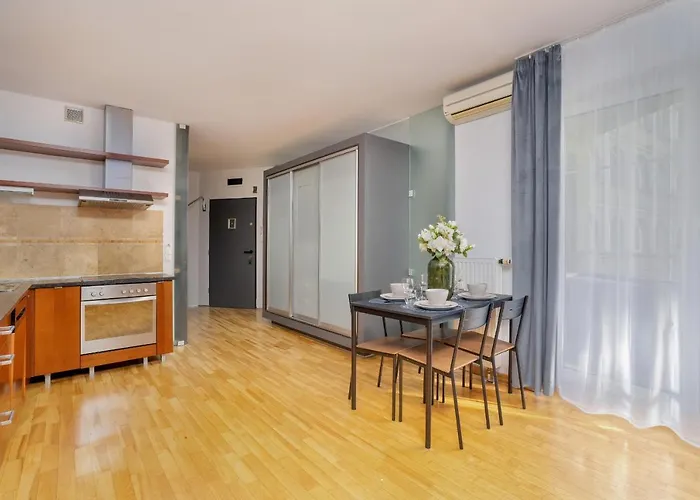 Beautiful & Spacious Strzalowa Near Centre By Renters Appartement