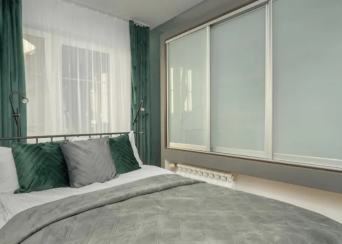 Beautiful & Spacious Strzalowa Near Centre By Renters Appartement